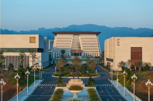 嗨牛股票 徐飞已任福耀科技大学副校长，曾任西南交大校长、上海交大副校长